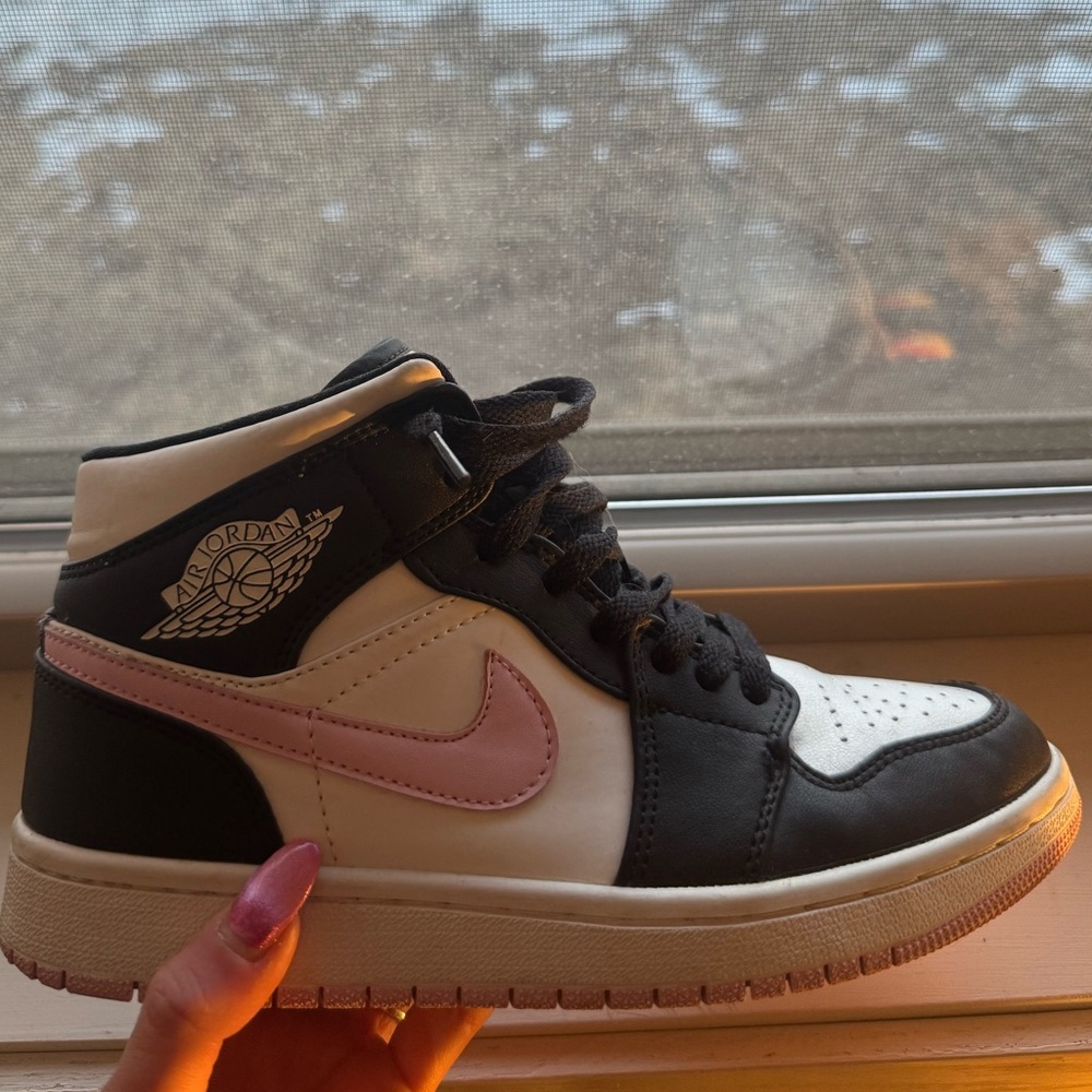 Nike Black and White Sneakers